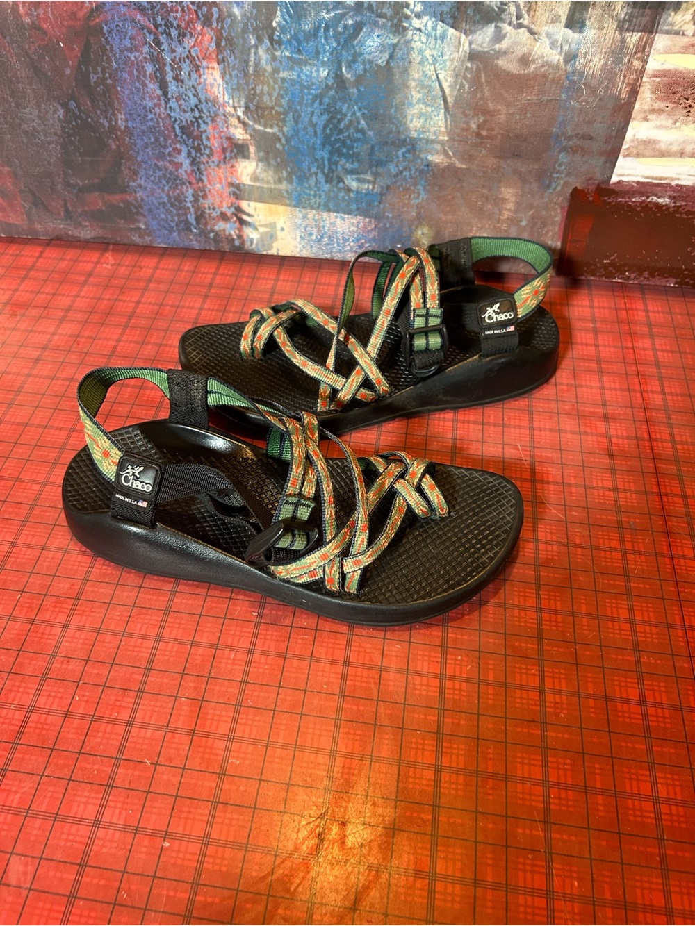 Women’s Chacos Sz 9